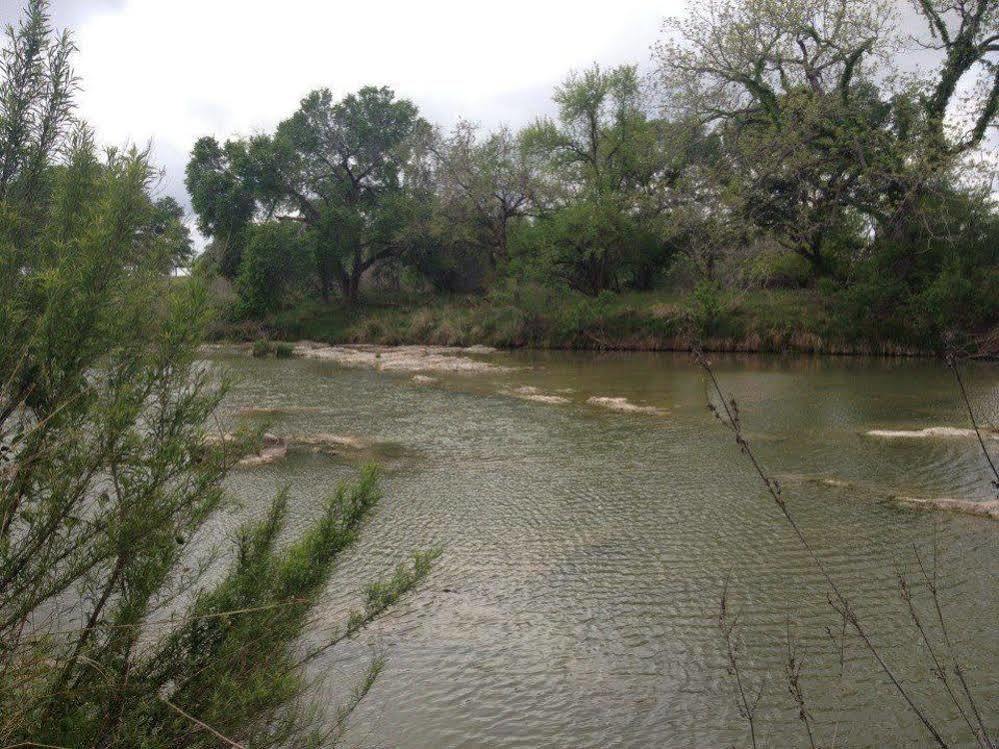 The B&B'S Of Monarc Ranch Luckenbach Bagian luar foto