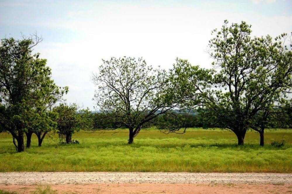 The B&B'S Of Monarc Ranch Luckenbach Bagian luar foto